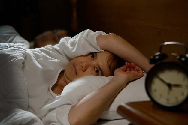 Tê bì chân tay khi ngủ là dấu hiệu bệnh gì?